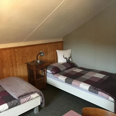 Sportlerzimmer & *